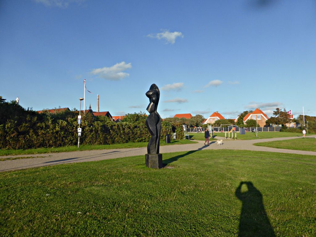 træfigur på havnen