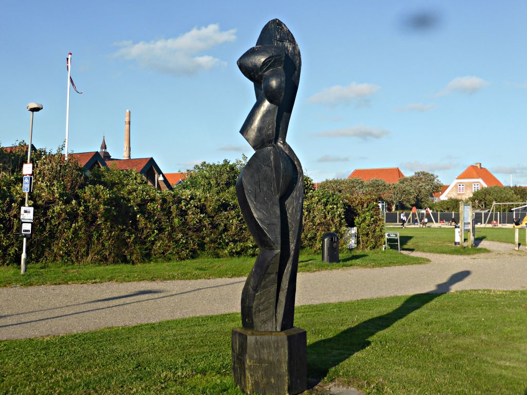 træfigur på havnen