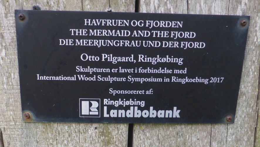 træfigur på havnen