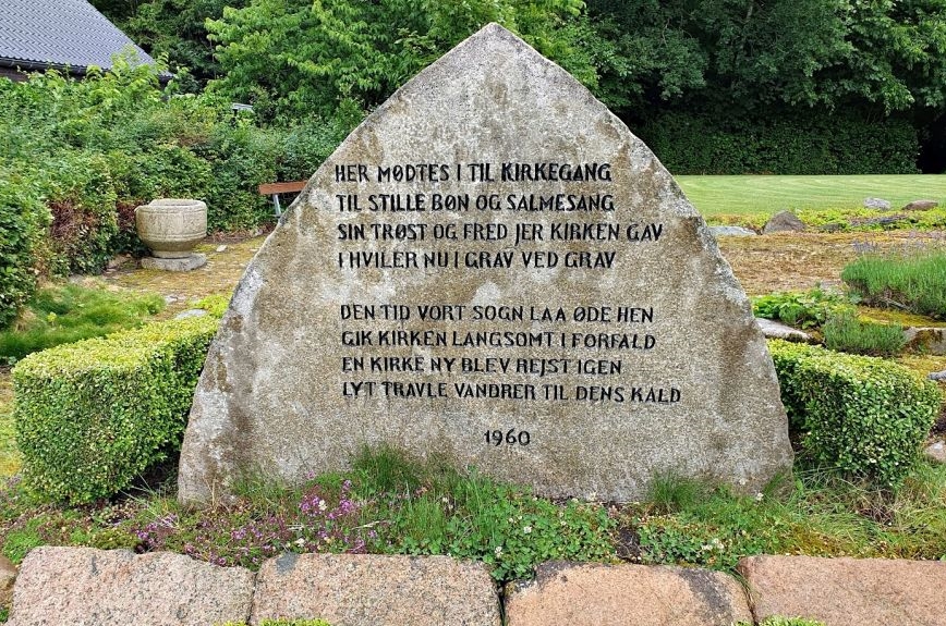 sten ved No gamle kirke